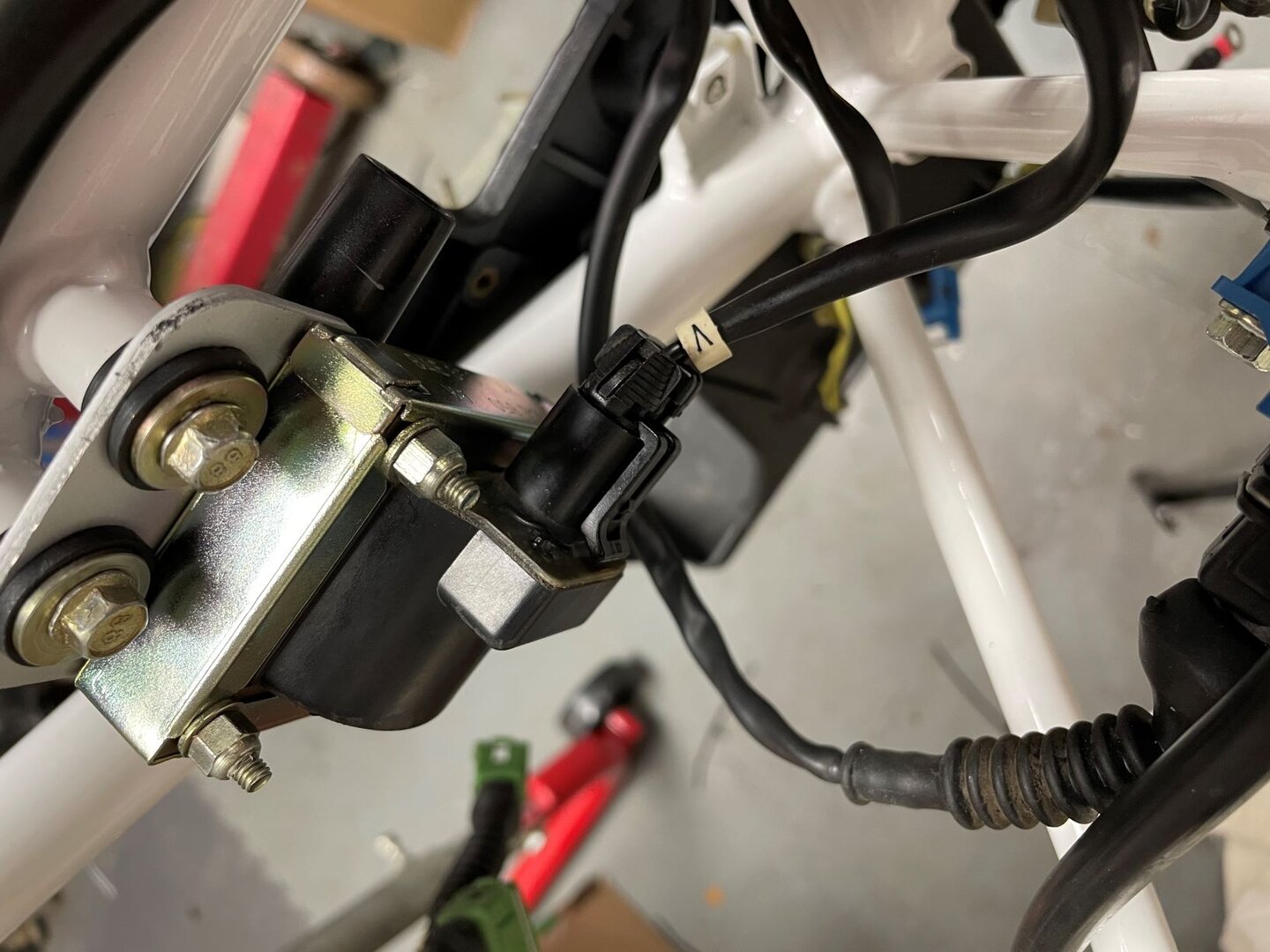 Resized coils going in V.JPG