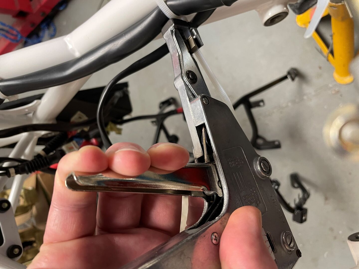 Resized equal tension flush cut no more scratched hands.JPG