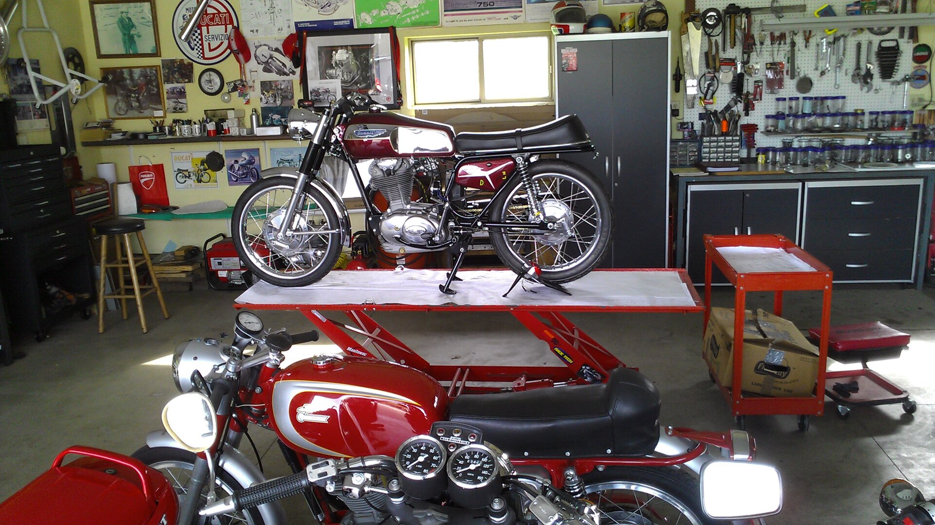 Desmo 350 & Mach 1&.jpg