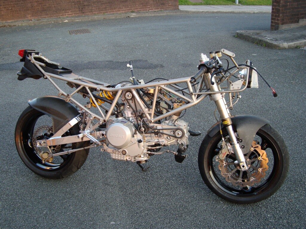 ST3 Engine in Superlight frame - Copy.JPG